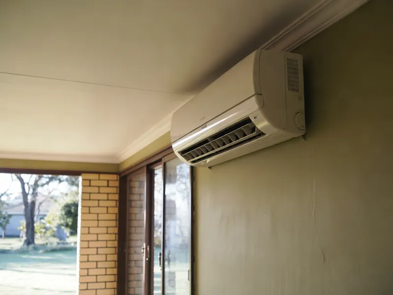 Illustration: the kind of work Auckland Home Heat Pumps does